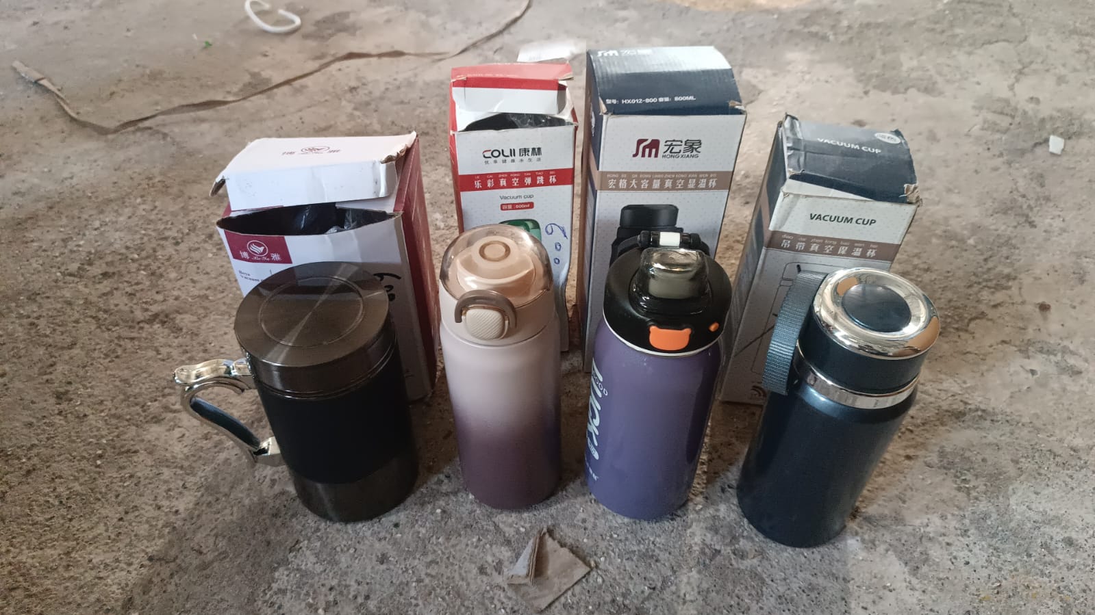 Stainless Steel Water Bottles Approx 600ML (Mix Design & Color / 1 Pc) Stainless Steel Water Bottles Approx 600ML (Mix Design & Color / 1 Pc)